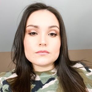 Meet your Posher, Camila